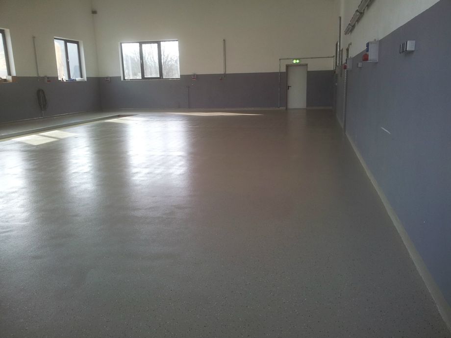 Bodenbeschichtung - LKW-Werkstatt
250 m² 