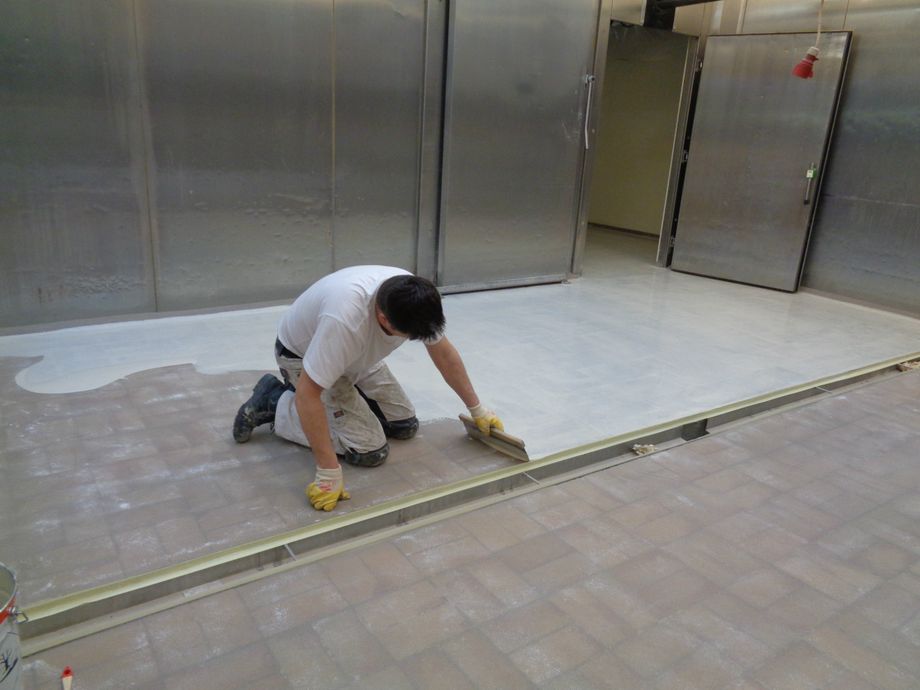 Bodensanierung Fleischerei 150 m²
Glasfaser verstärkte Epoxid 
Hygienische Systeme